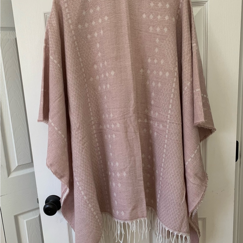 Chic Pink Patterned Shawl - Picture 2 of 4